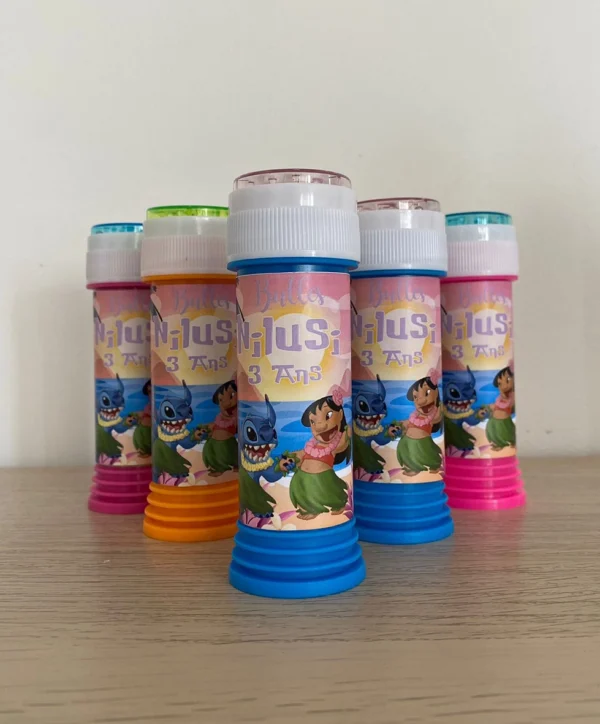 Pots de bulles personnalisés avec l'étiquette 'Nilusi 3 ans' et des personnages de Lilo et Stitch.